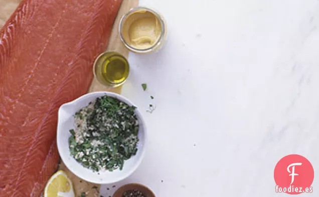 Salmón con Costra de Hierbas y Limones Asados