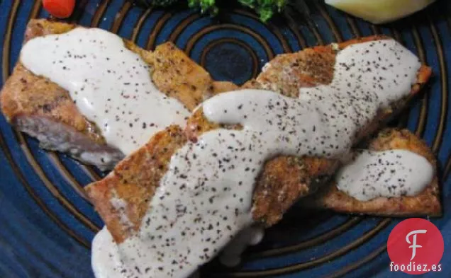 Salmón Asado Con Tomillo Y Rábano Picante-Crema Agria Dijon