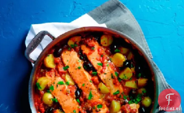 Salmón y Patatas en Salsa de Tomate