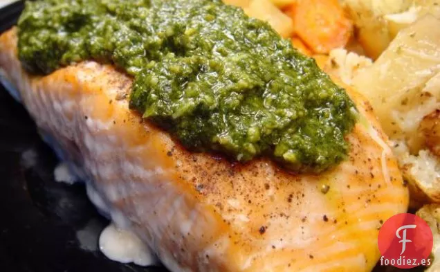 Salmón A Fuego Lento En Sartén Con Pesto De Albahaca Y Limón