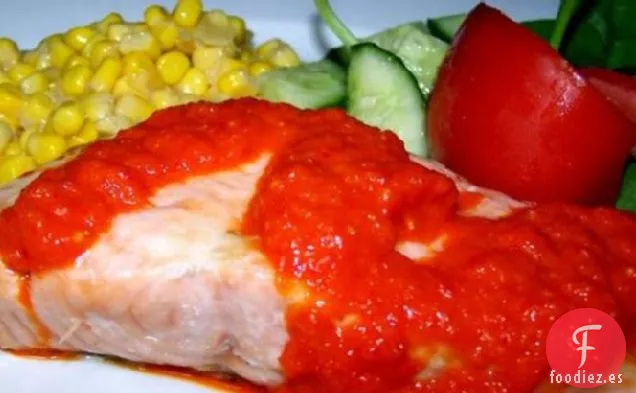 Salmón a la Parrilla con Salsa de Pimiento Rojo Dulce