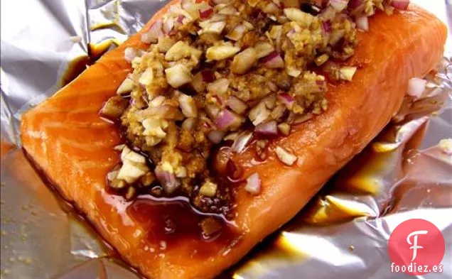 Rollos de Papel de Salmón Ahumado y Arroz