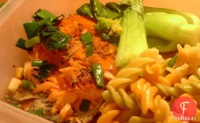 Ensalada de Pasta con Twist de Salmón
