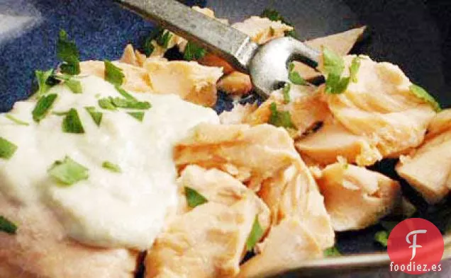 Samak Tarator (Pescado Escalfado con Salsa de Piñones)