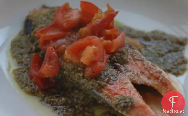 Filetes De Salmón Salteados Con Costra De Hierbas Y Pistú