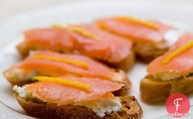 Tostadas de Salmón Ahumado y Queso de Cabra