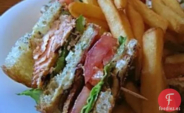 Sandwich Club de Salmón
