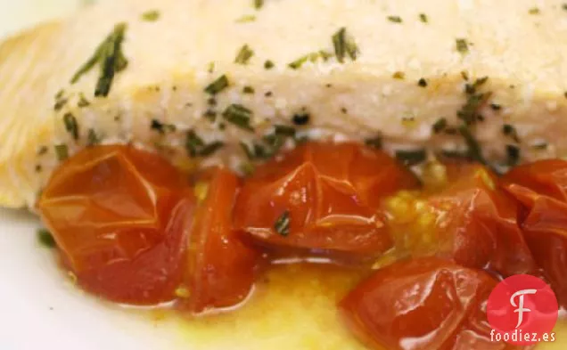 Francés en un instante: Salmón con Tomates de Verano y Romero en Papillote
