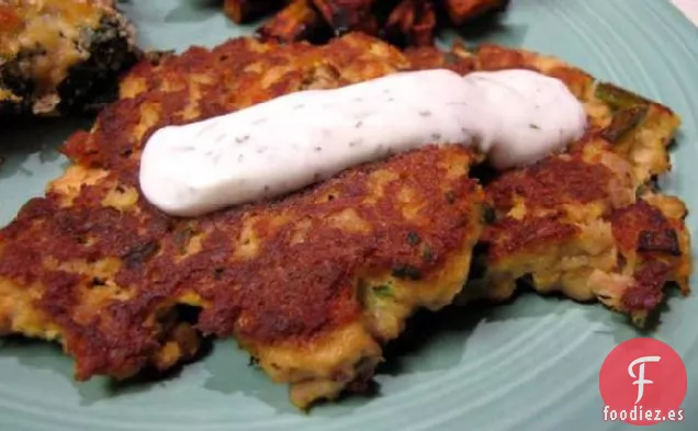 Empanadas De Salmón / Atún Con Salsa De Eneldo