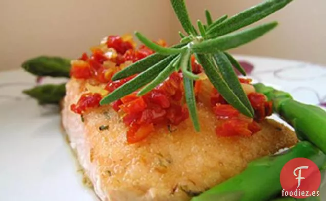 Filetes De Salmón A Base De Hierbas Con Cobertura De Tomate Secado Al Sol