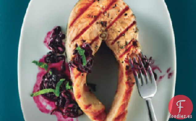 Salmón a la Parrilla con Salsa Rápida de Arándanos