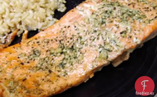 Salmón con Ajo y Eneldo