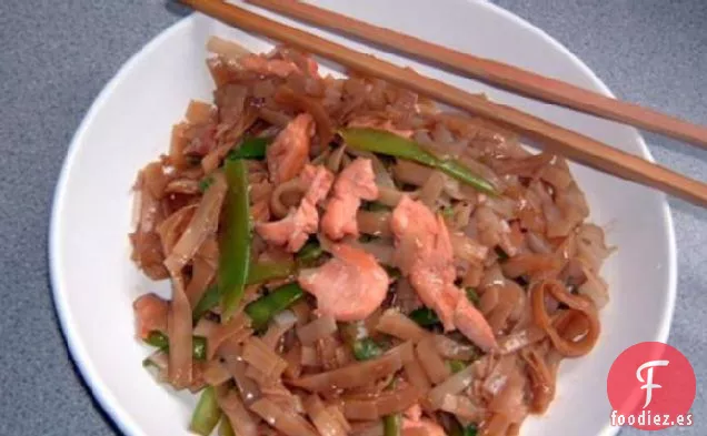 Ensalada de Fideos de Salmón
