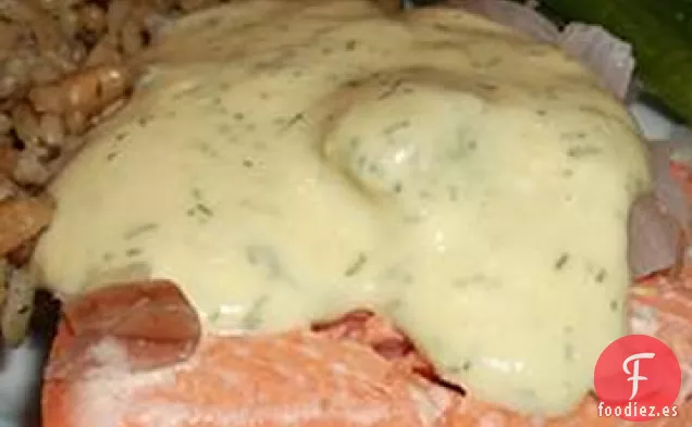 Salmón Escalfado Rápido con Salsa de Mostaza Eneldo