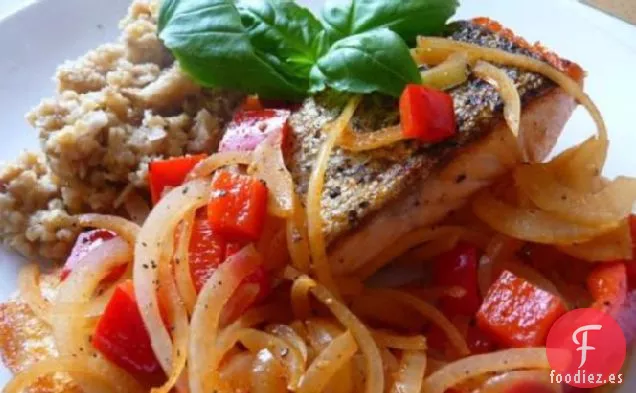 Salteado De Salmón Con Pimiento Rojo