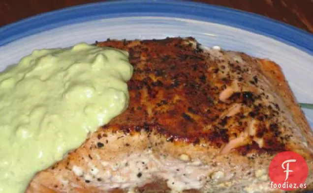 Salmón Con Salsa Cremosa De Aguacate