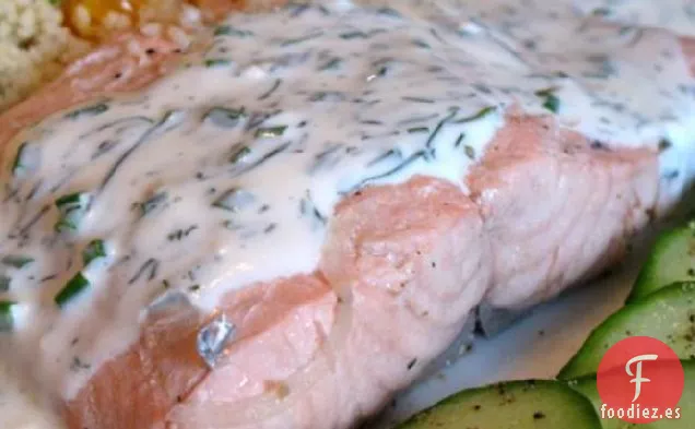 Salmón Remojado Con Cebollino y Salsa de Eneldo