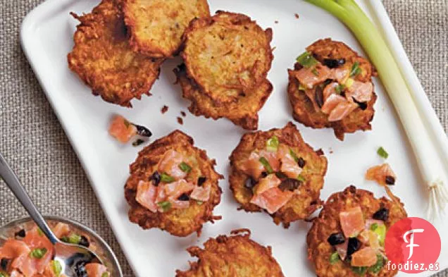 Mini Latkes Con Salsa De Salmón Y Oliva