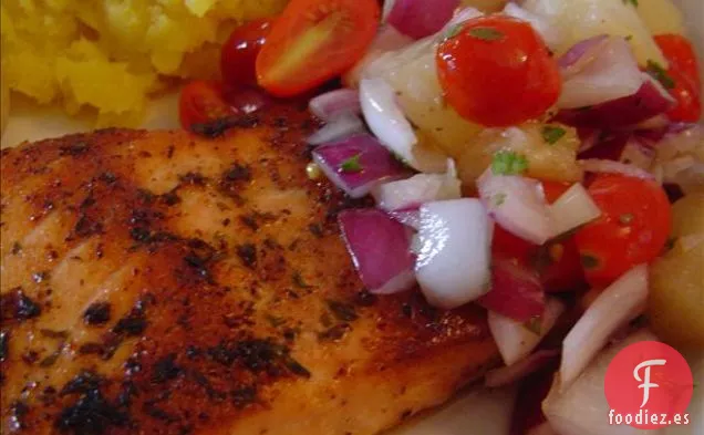 Salmón Cajún A La Parrilla Con Salsa De Tomate Y Piña