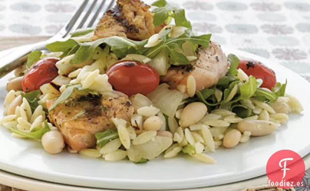 Ensalada de Orzo y Salmón al Pesto a la Parrilla