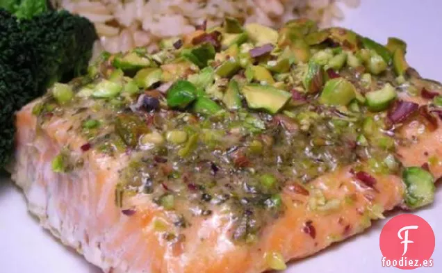 Filetes de Salmón Con Pesto y Pistachos