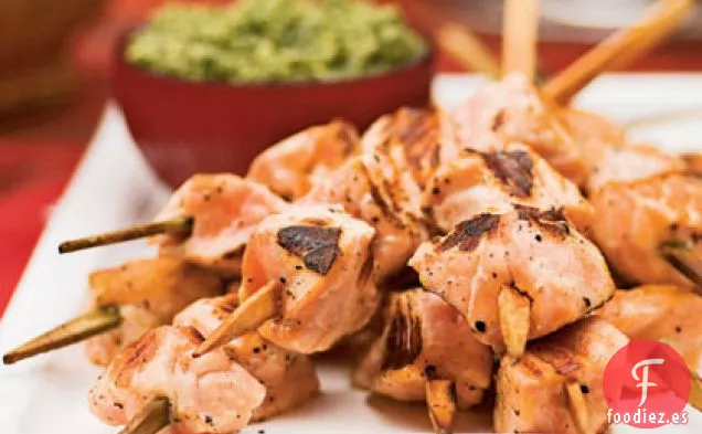 Pinchos de Salmón con Pesto de Perejil y Limón
