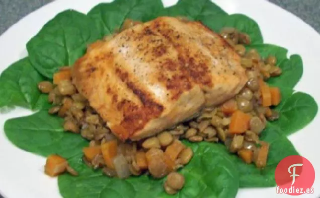Salmón A La Parrilla Con Limón Y Lentejas