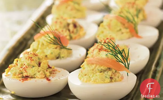 Huevos Rellenos con Salmón Ahumado y Queso Crema
