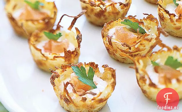 Nidos de Patatas con Crema Agria y Salmón Ahumado