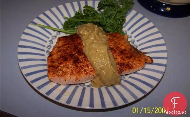 Salmón Con Costra De Comino Y Guacamole