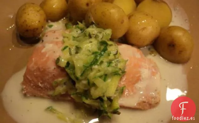 Salmón Escalfado Con Salsa De Pepino