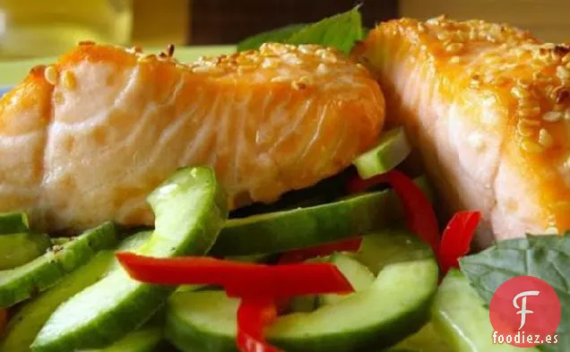 Salmón Asado Con Pepinos De Chile Acuñados