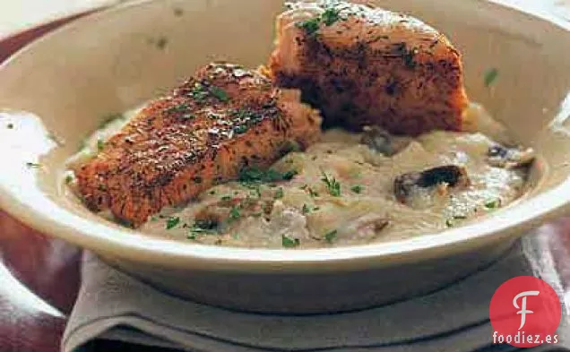 Salmón A La Parrilla Sobre Sémola De Parmesano