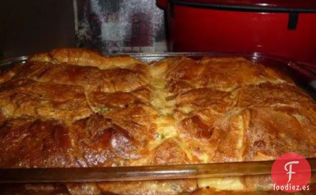 Cazuela de desayuno con Croissant y Salmón ( o Jamón)