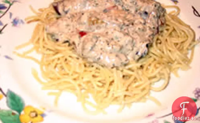 Fettuccini de Salmón con Queso Azul y Aceitunas