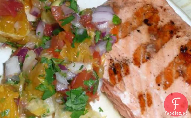 Salmón A La Parrilla Con Salsa Cítrica Picante