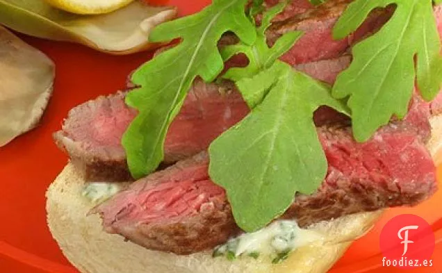 Sándwiches De Lomo De Ternera Con Mayonesa De Hierbas Y Rúcula