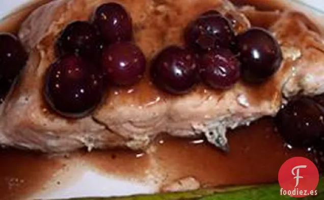 Filetes de Salmón a la Parrilla con Salsa de Arándanos Salados