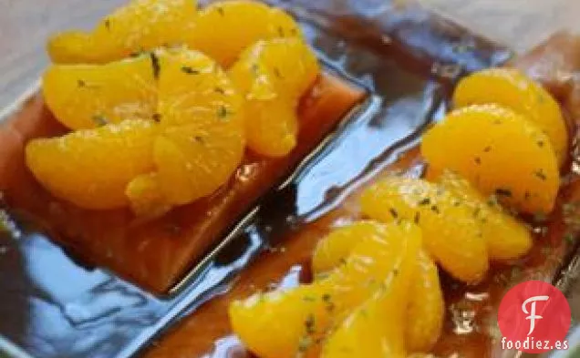 Rollitos De Primavera Frescos De Estilo Vietnamita Con Salmón