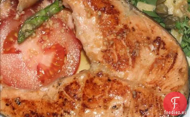 Salmón a la Parrilla Con Tomates y Alcaparras