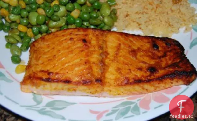 Salmón Especiado Con Salsa De Mostaza