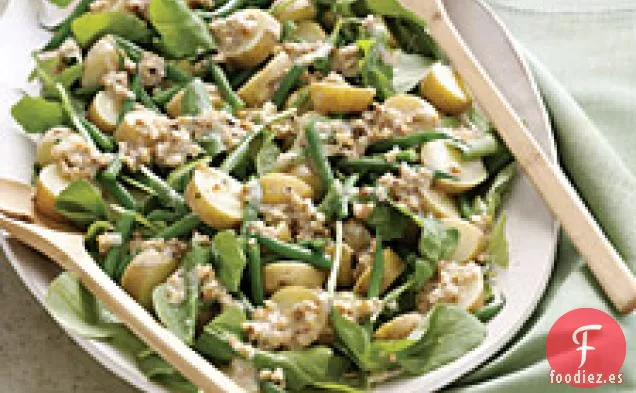 Ensalada De Rúcula, Patata Y Frijoles Verdes Con Aderezo Cremoso De Nueces