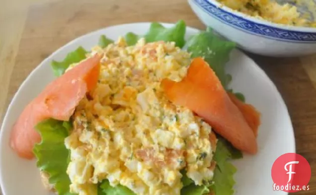 Ensalada de Huevo y Sándwiches de Salmón Ahumado