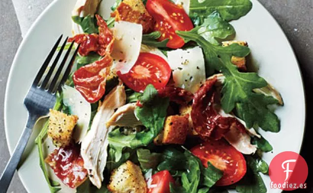 Ensalada de Pollo y Jamón con Rúcula y Asiago