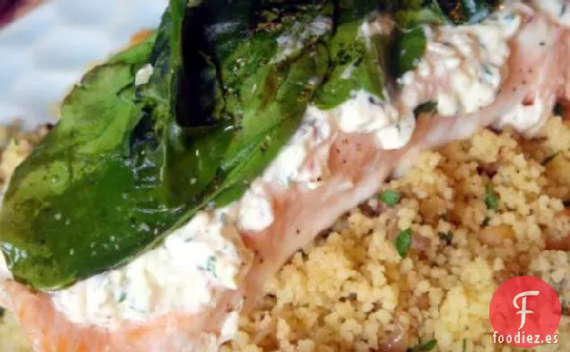 Salmón Con Queso Crema, Espinacas y Ajo