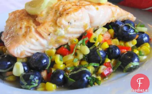 Salmón A La Parrilla Con Limón Y Ensalada De Maíz