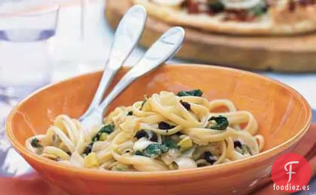 Pasta con Trio de Cebolla Caramelizada, Rúcula y Mozzarella