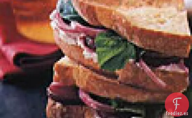 Sándwiches Calientes de Queso de Cabra, Remolacha y Rúcula
