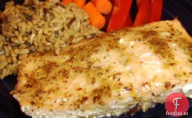 Delicioso y Sencillo Salmón Al Horno Con Salsa