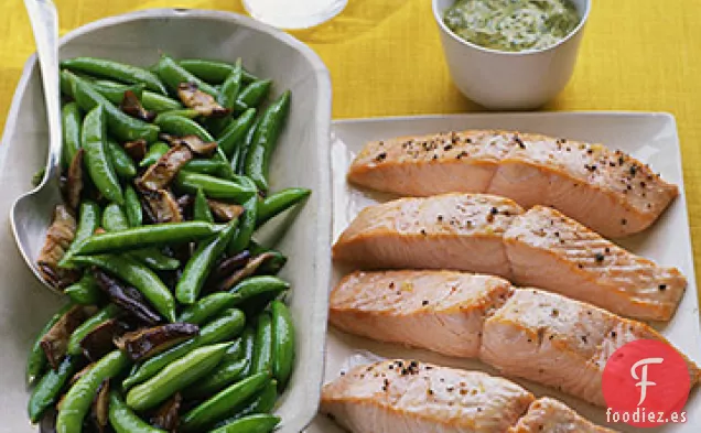 Salmón con Salsa de Mostaza a Base de Hierbas